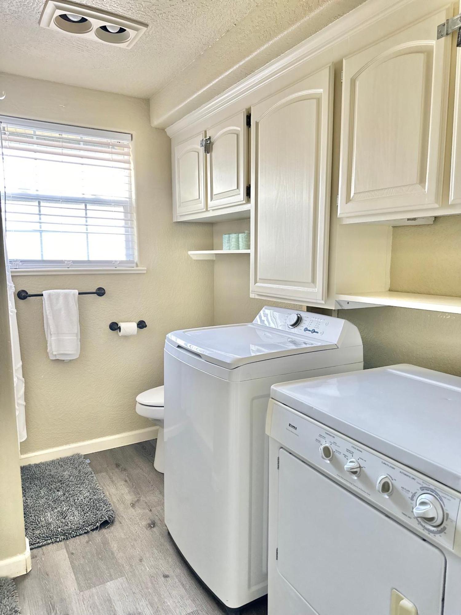 Near Downtown- Kitchen-Washerdryer-Parking Medford Buitenkant foto