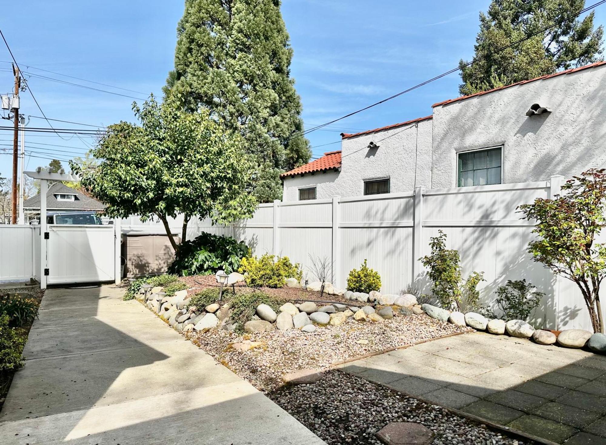 Near Downtown- Kitchen-Washerdryer-Parking Medford Buitenkant foto