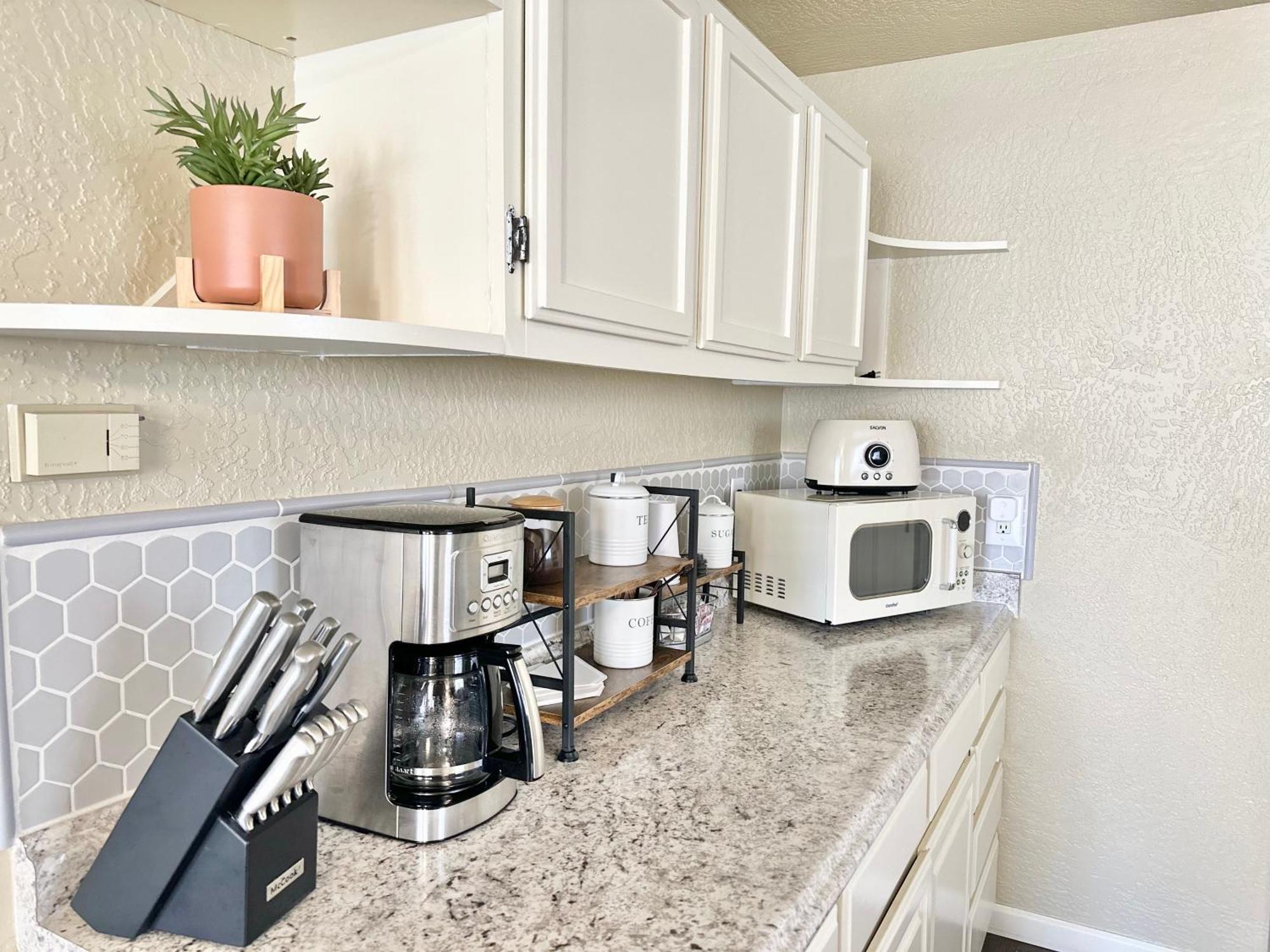 Near Downtown- Kitchen-Washerdryer-Parking Medford Buitenkant foto